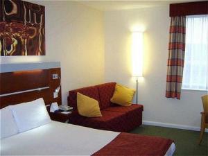 The Bedrooms at Holiday Inn Express London-Wimbledon-South