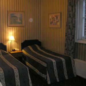 The Bedrooms at Chelsea Lodge Hotel