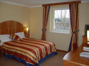 The Bedrooms at Days Hotel London - South Ruislip