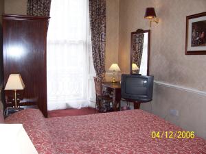 The Bedrooms at Bickenhall Hotel