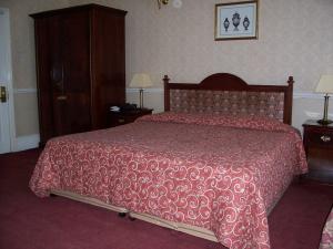 The Bedrooms at Bickenhall Hotel