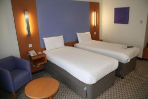 The Bedrooms at Days Hotel London North (Formerly London Gateway)