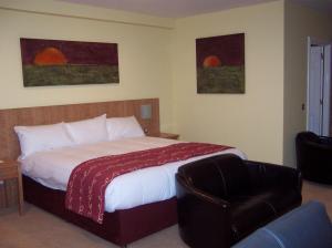 The Bedrooms at Days Hotel London - South Ruislip