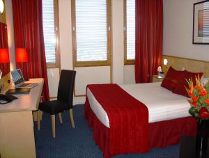 The Bedrooms at St Giles Hotel Heathrow